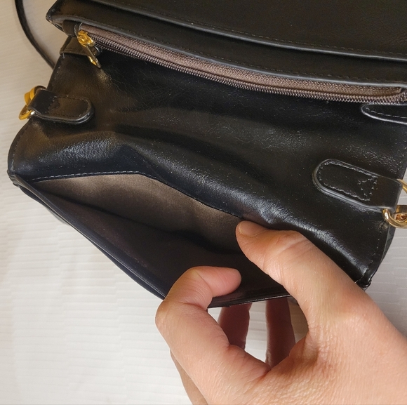 YIK Fung Minimalist Black Clutch Wallet Crossbody Bag - Picture 6 of 13